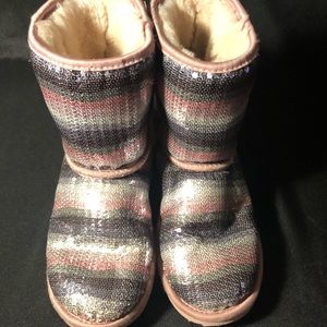 Pre-Owned Girls UGG- Multi Rainbow Color. Size 4